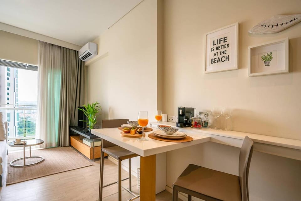 HighFloor Seaview Condo,Pool by the beach,Kitchen,Gym,WIFI Apartment in Pattaya City