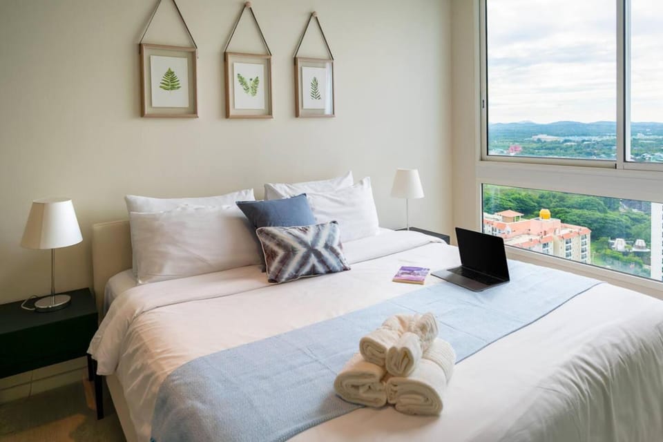 HighFloor Seaview Condo,Pool by the beach,Kitchen,Gym,WIFI Apartment in Pattaya City
