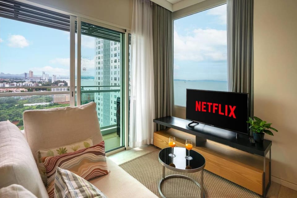 Veranda Residences - Beachfront Pool & Gym Suite Jomtien Pattaya Apartment in Pattaya City