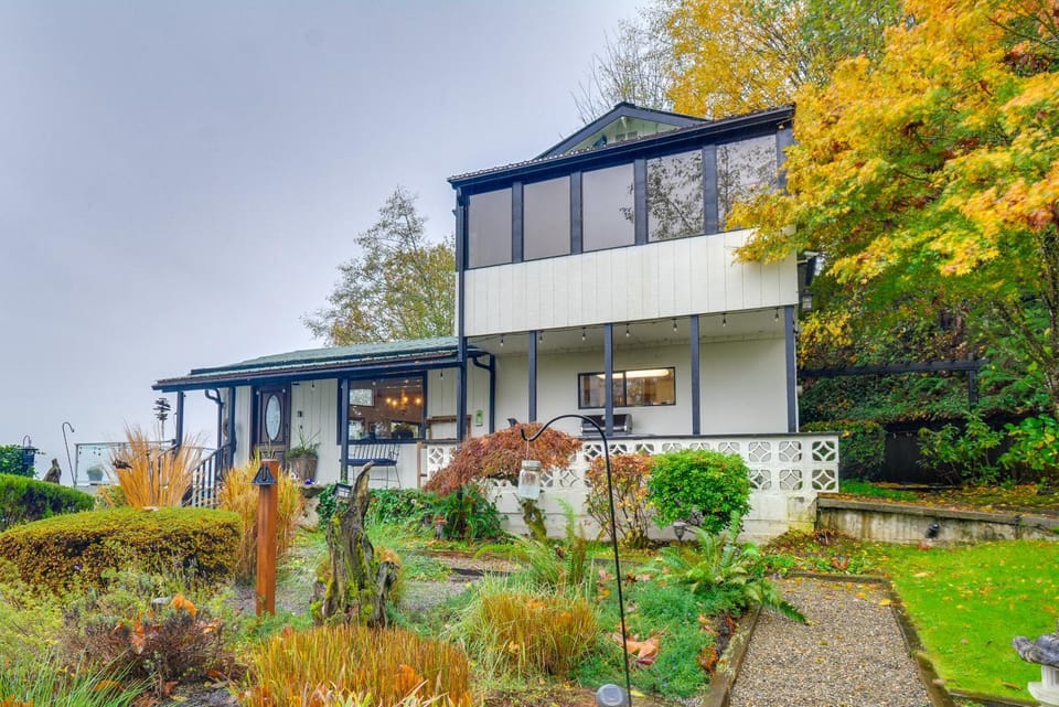 Steps to Beach Scenic Escape in Port Orchard! House in Vashon