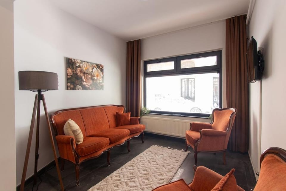 Eclectic 1BR with Charm in the Heart of Cihangir Apartment in Istanbul