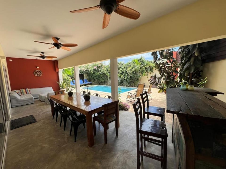 Merlot Villas Aruba private pool 500 yrds from Palm Beach Villa in Noord