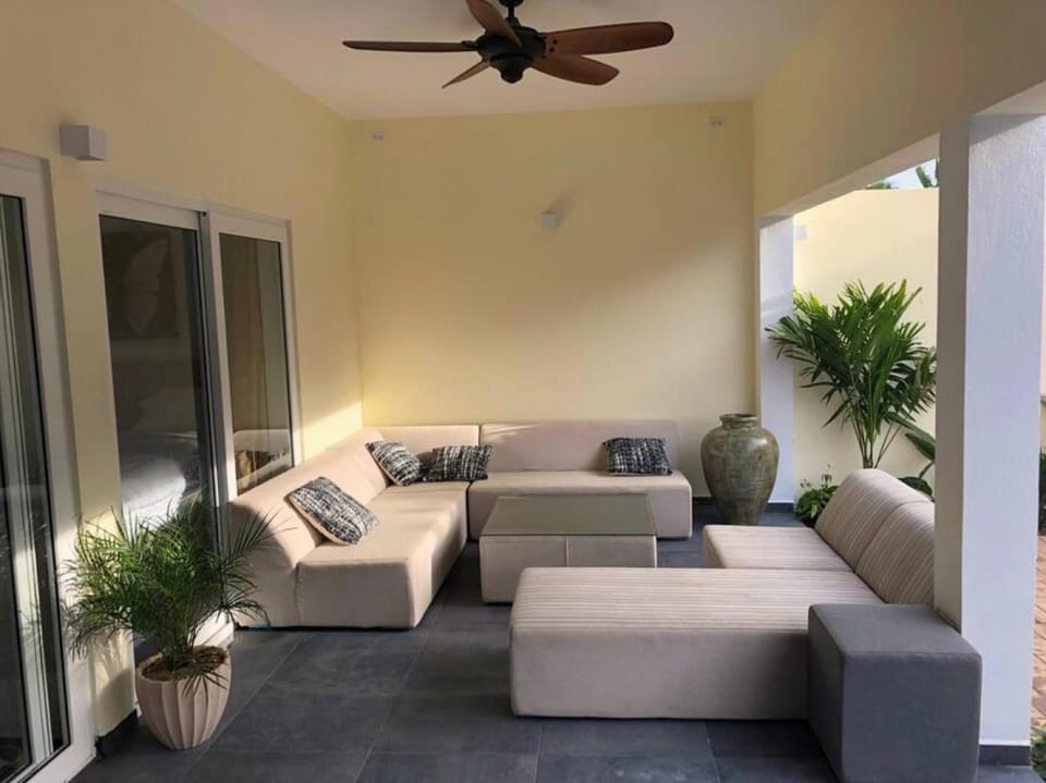 Merlot Villas Aruba private pool 500 yrds from Palm Beach Villa in Noord