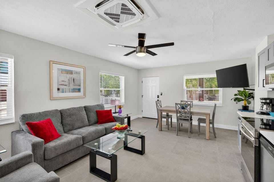 Park Shores Suites Unit 9 House in Madeira Beach