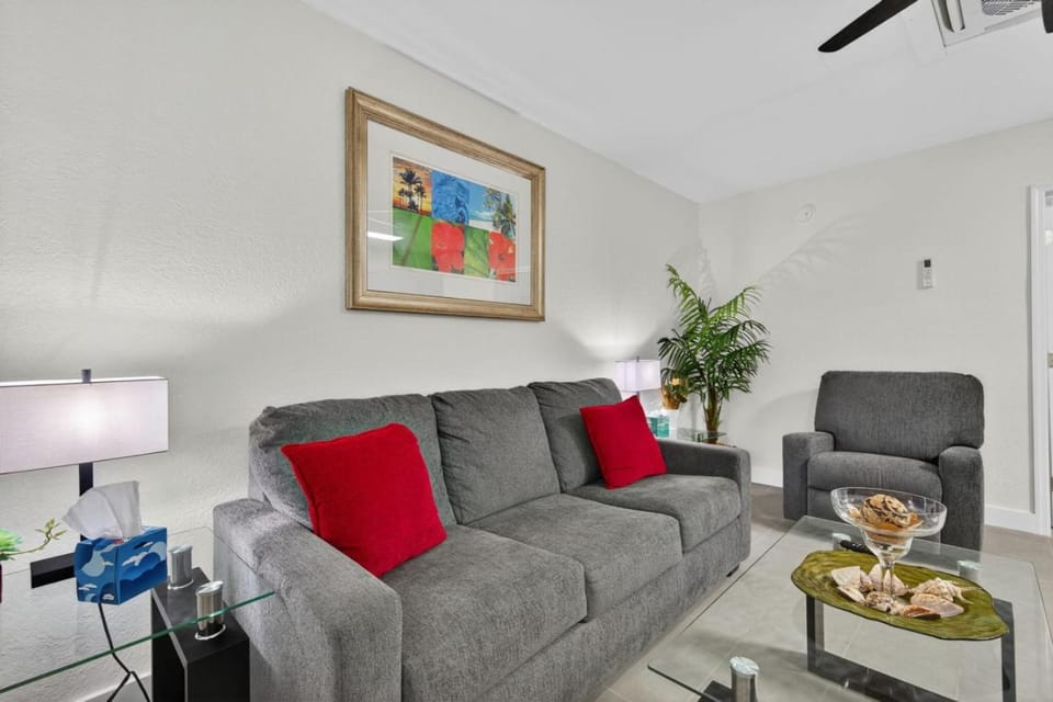 Park Shore Suites Unit 8 House in Madeira Beach