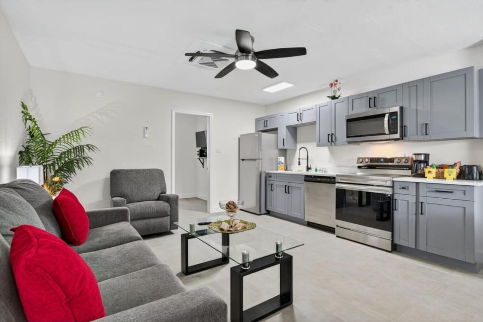 Park Shore Suites Unit 8 House in Madeira Beach