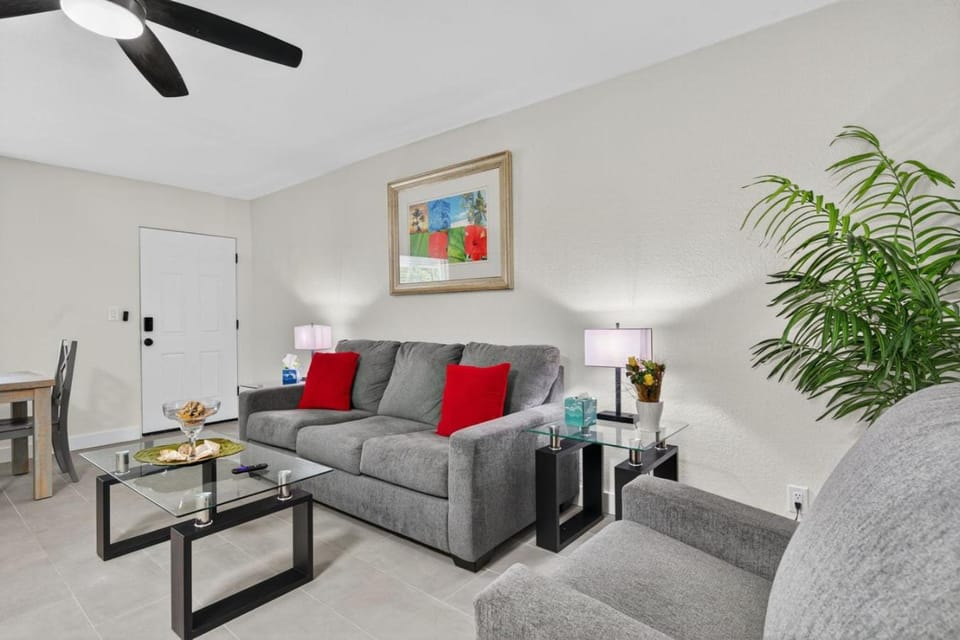 Park Shore Suites Unit 8 House in Madeira Beach