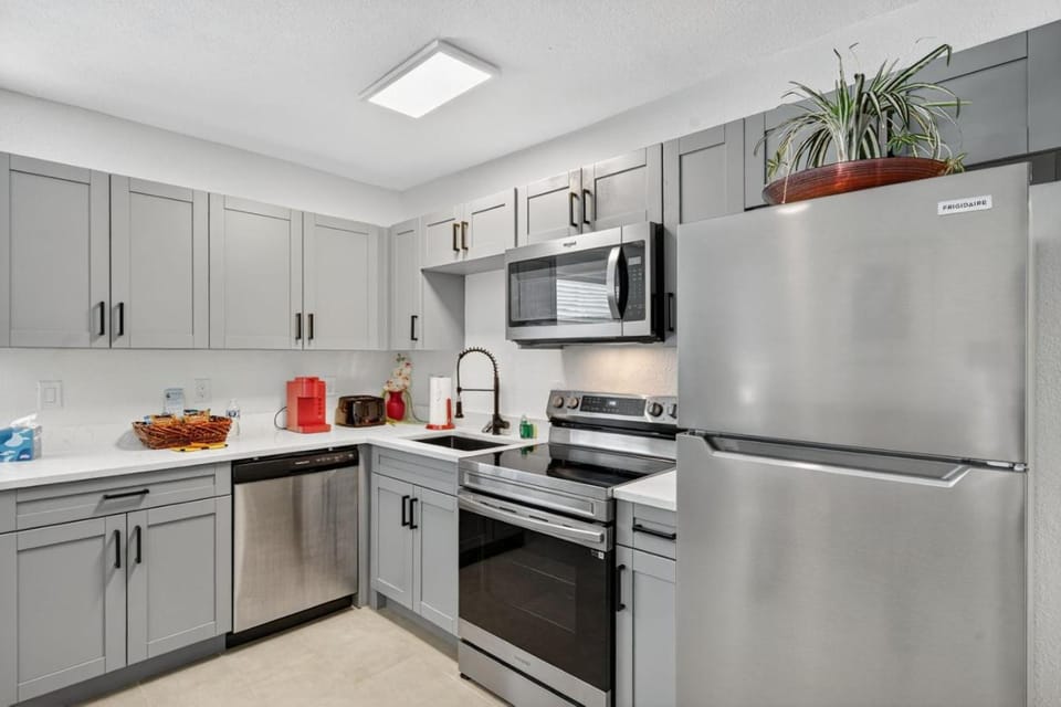 Park Shore Suites Unit 6 House in Madeira Beach
