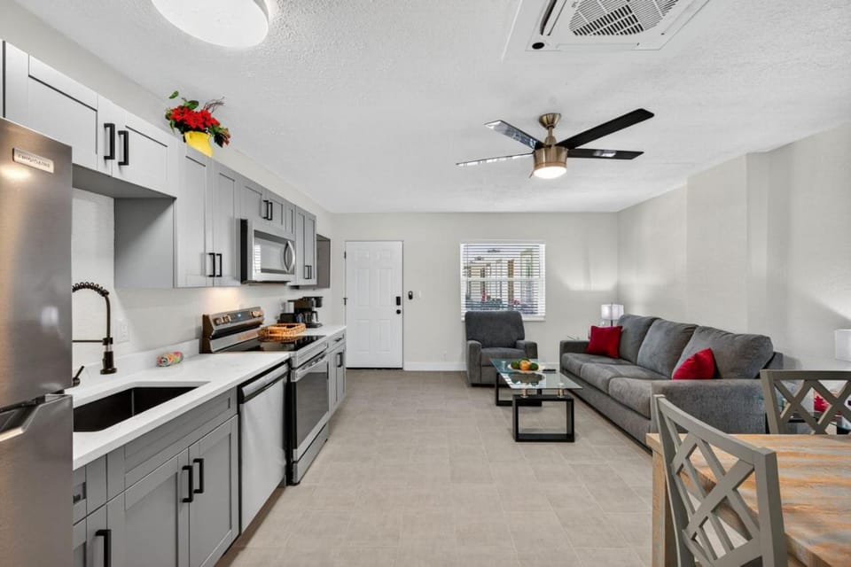 Park Shore Suites Unit 7 House in Madeira Beach