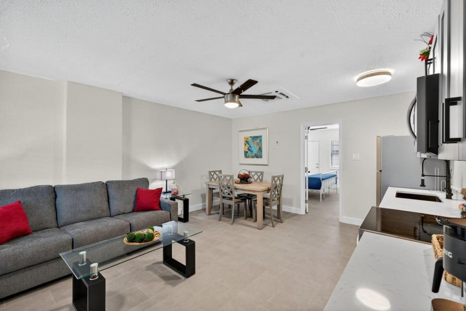 Park Shore Suites Unit 7 House in Madeira Beach