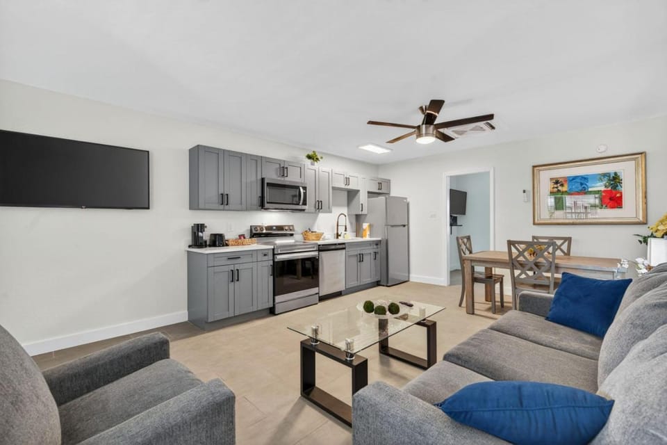 Park Shore Suites Unit 3 House in Madeira Beach