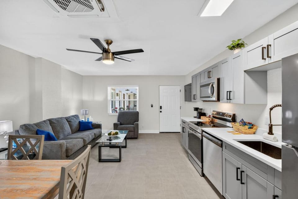 Park Shore Suites Unit 3 House in Madeira Beach