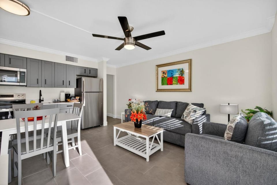 Sunset Beach Suites Unit 9 House in Madeira Beach