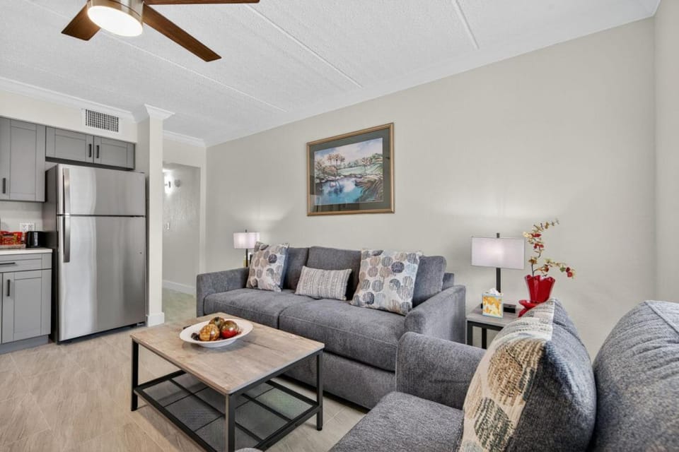 Sunset Beach Suites Unit 4 House in Madeira Beach