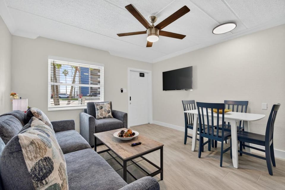 Sunset Beach Suites Unit 4 House in Madeira Beach