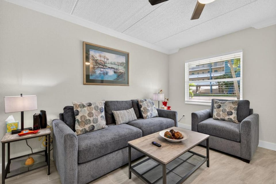 Sunset Beach Suites Unit 4 House in Madeira Beach