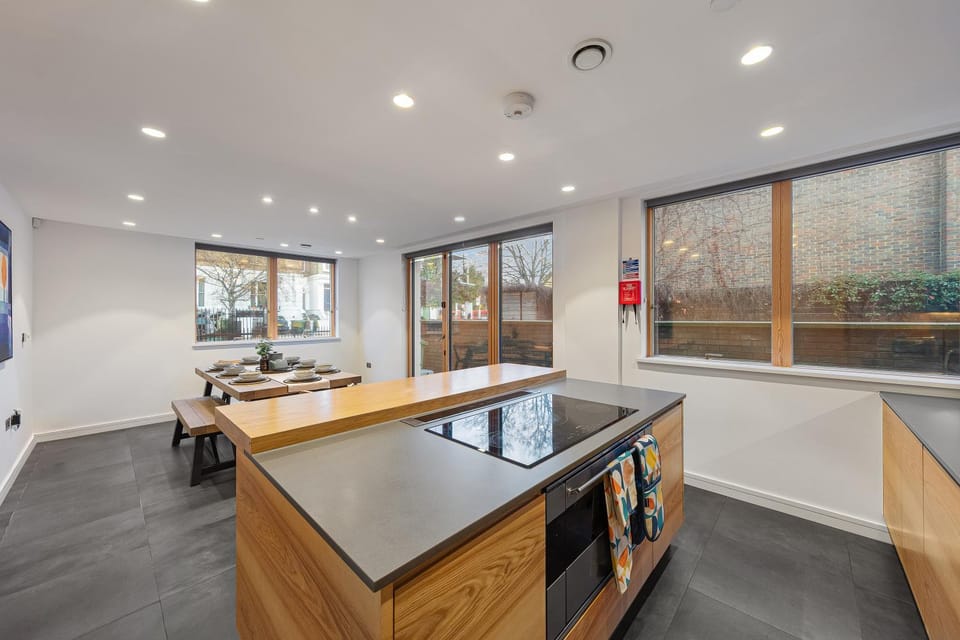 Kitchen or kitchenette, Dining area, stove