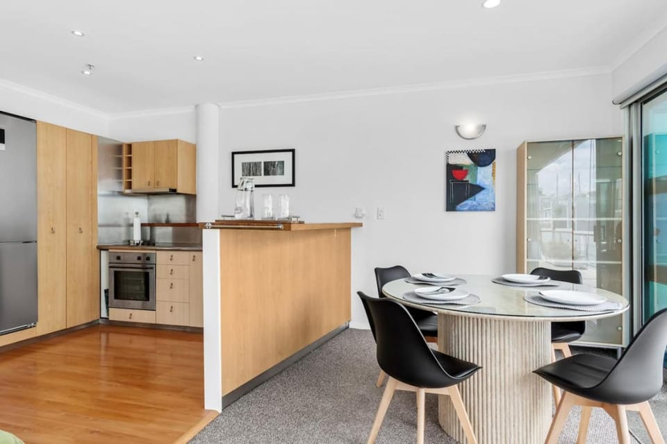 QV Stays Princes Wharf 1 Bed at with Huge Balcony Apartment in Auckland