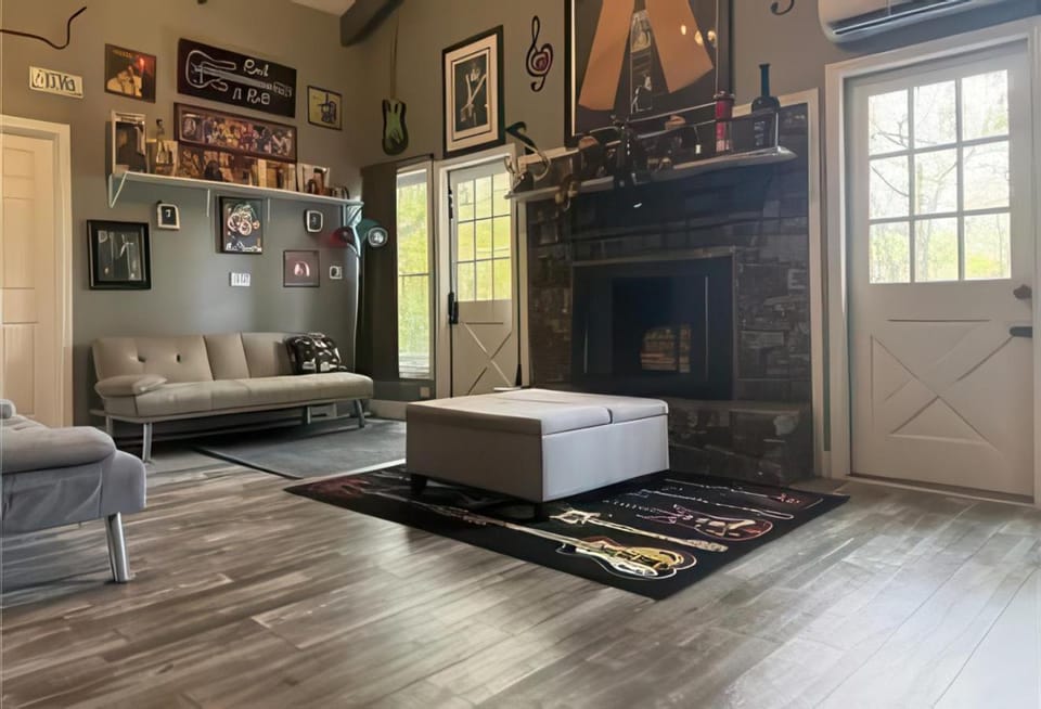 Woody Theme Rooms Fireplaces Mountain Views House in Beech Mountain