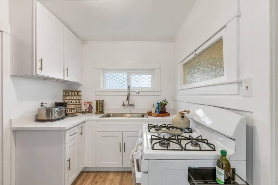 2BR Tiny Home near Mission Inn Festival of Lights House in Riverside