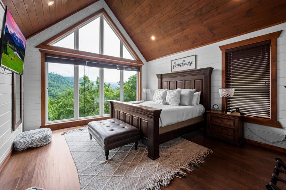 Gatlinburg Splash Home Theater Heated Indoor Pool Game Room House in Gatlinburg