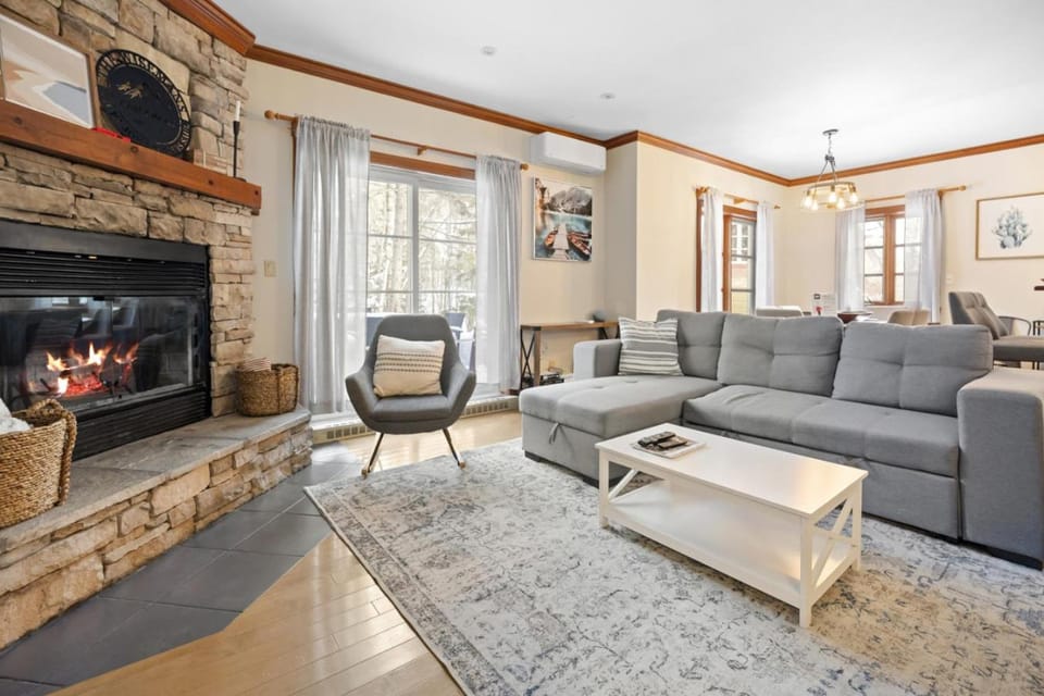 Mountain Top Home- Minutes to Tremblant Village House in Mont-Tremblant