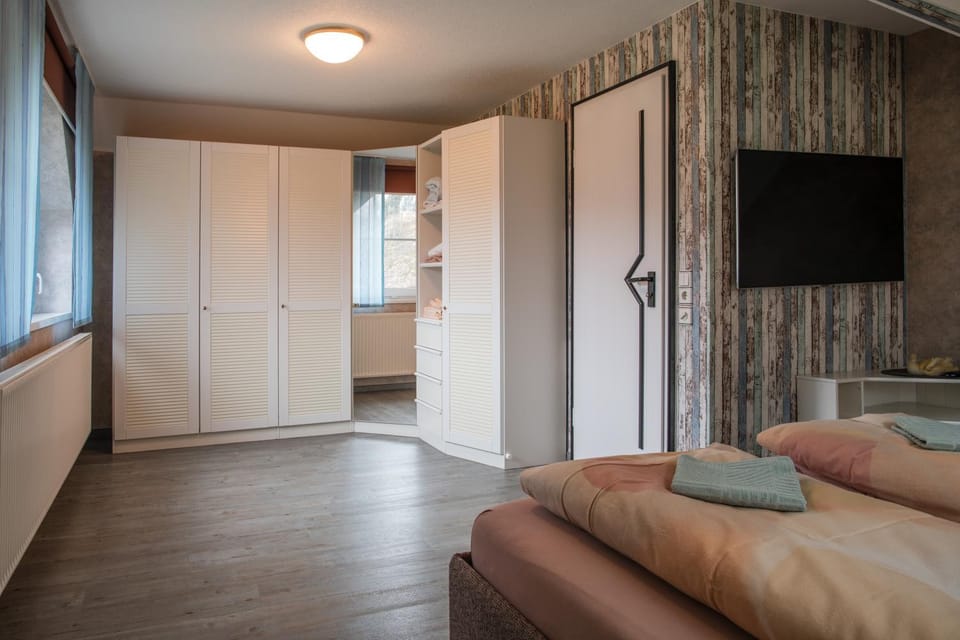 Bedroom, wardrobe