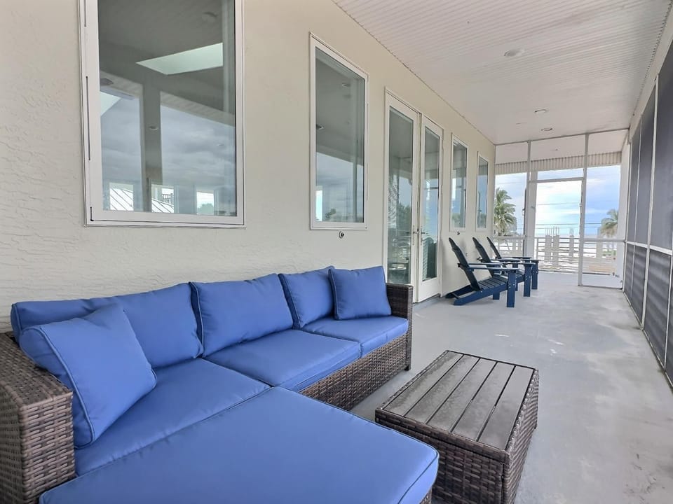 Villa Estero Dream House in Estero Island