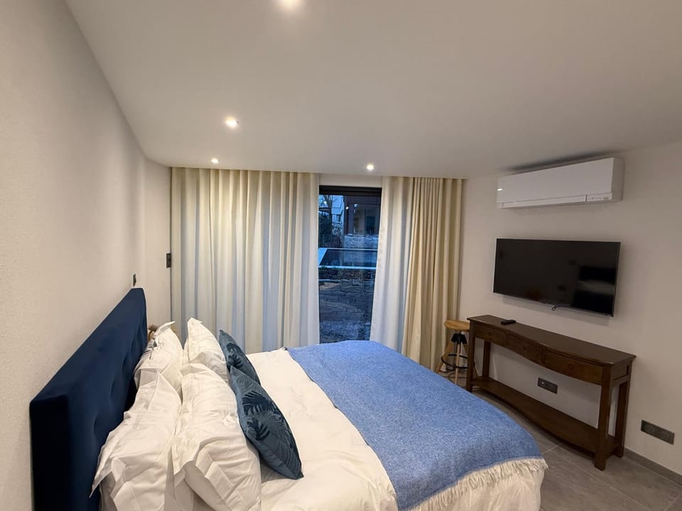 Bed, air conditioner