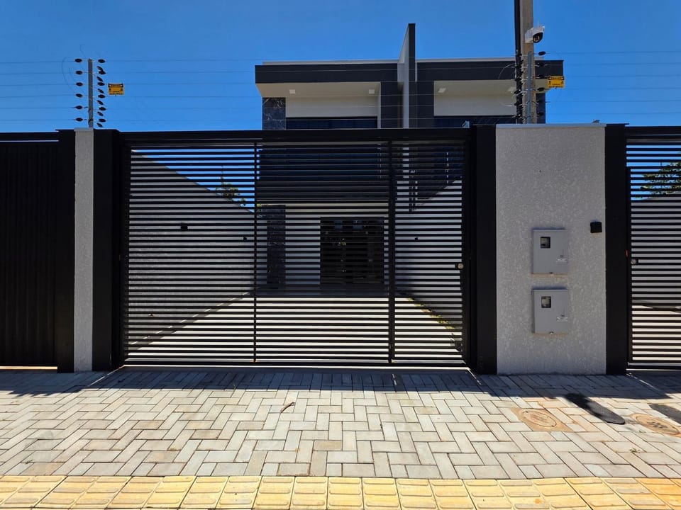 Sobrado novíssimo 3 quartos prox Centro e PY House in Foz do Iguaçu