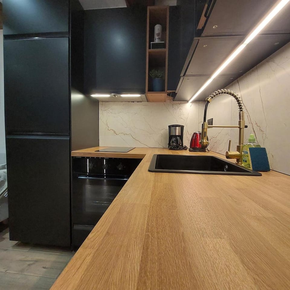 Kitchen or kitchenette, oven, stove