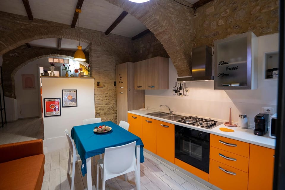 Kitchen or kitchenette, Dining area, dishwasher, oven, pet friendly, stove