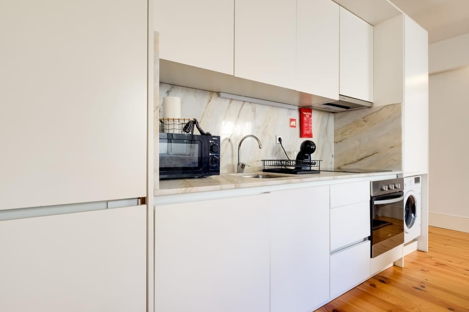 Coffee/tea facilities, Kitchen or kitchenette, oven, stove, washing machine