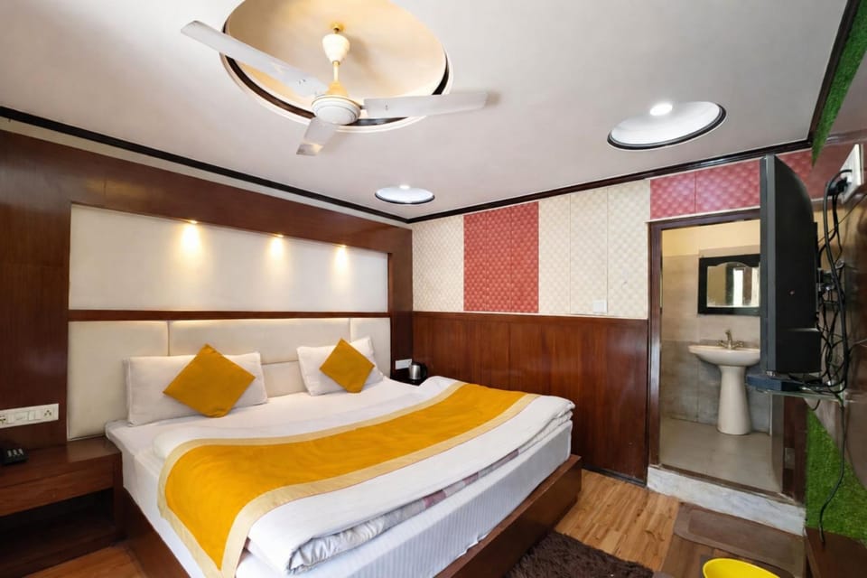Hotel Moonn Valley Near Naini Lake # Free Wifi And Parking Restaurant Facilities # Best Vacation Stay with Family Hotel in Uttarakhand
