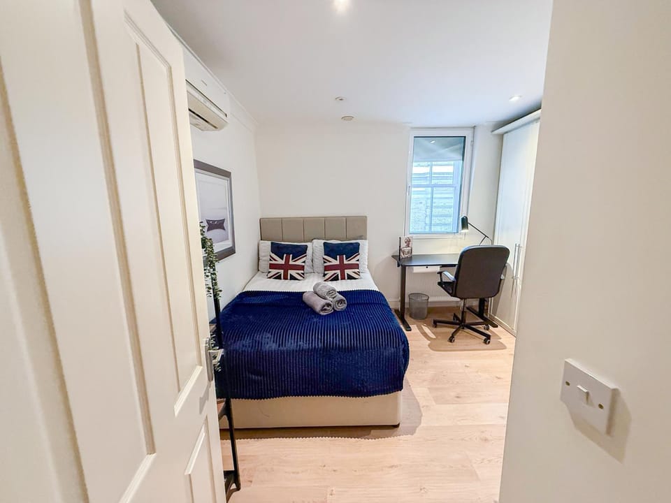 Bed, Photo of the whole room, Seating area, Bedroom, flat iron, hair dryier, heating, internet, storage, towels, wardrobe, air conditioner