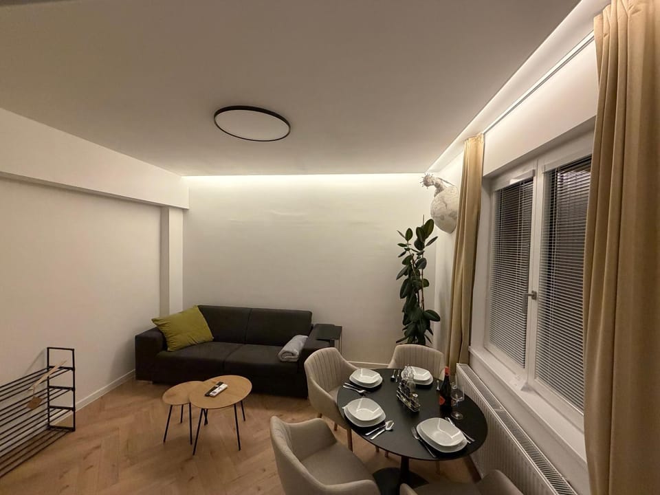 Living room, Seating area, Dining area