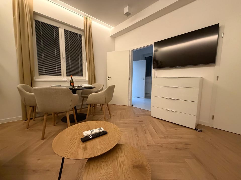 TV and multimedia, Living room, Dining area