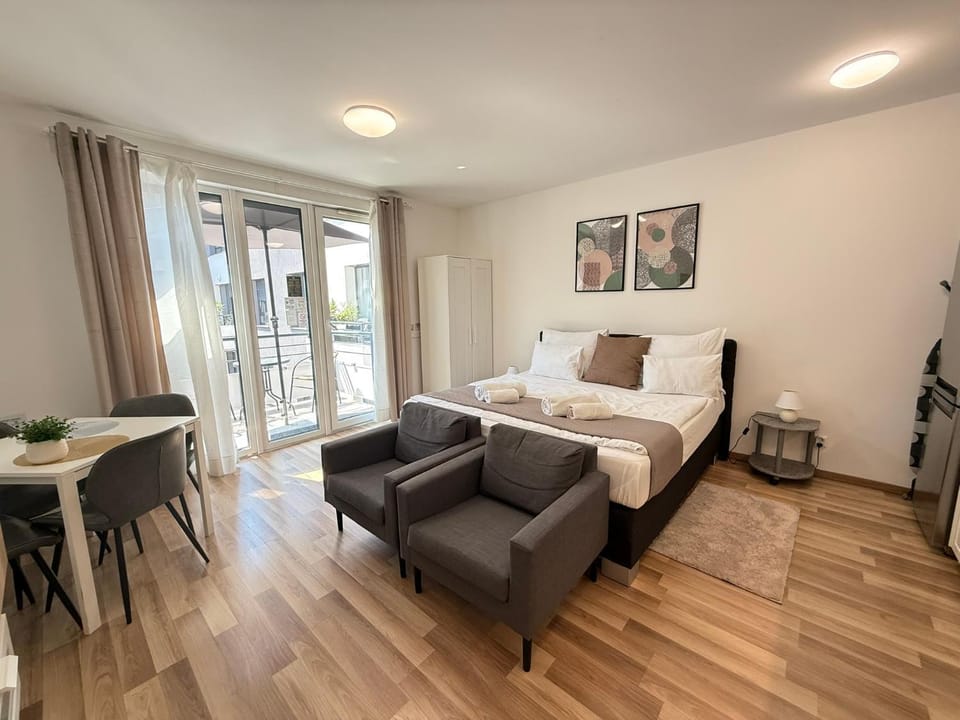 TV and multimedia, Balcony/Terrace, Photo of the whole room, wardrobe, air conditioner