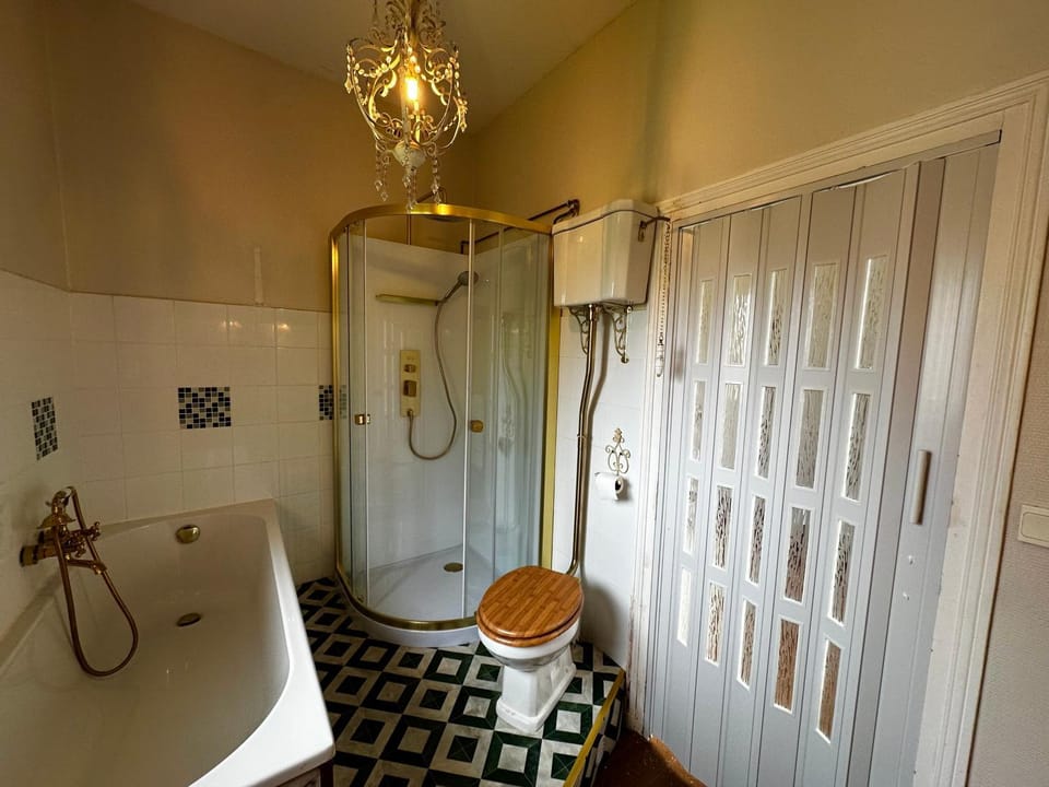 Shower, Toilet, Bathroom, Bath