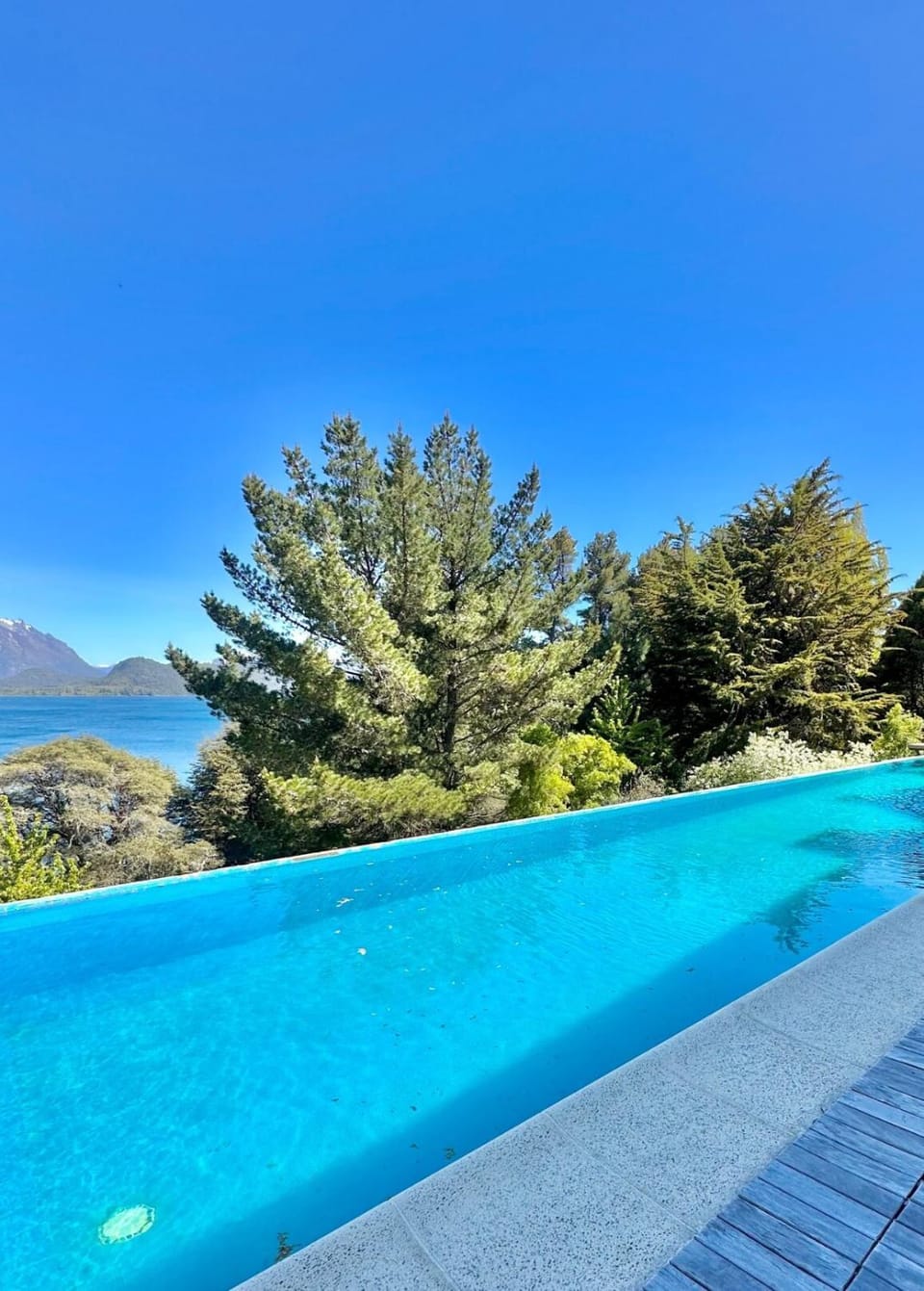 Luxury House with Private Beach and Pool Villa in San Carlos Bariloche