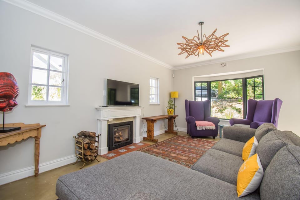 Communal lounge/ TV room, TV and multimedia, Living room, Seating area