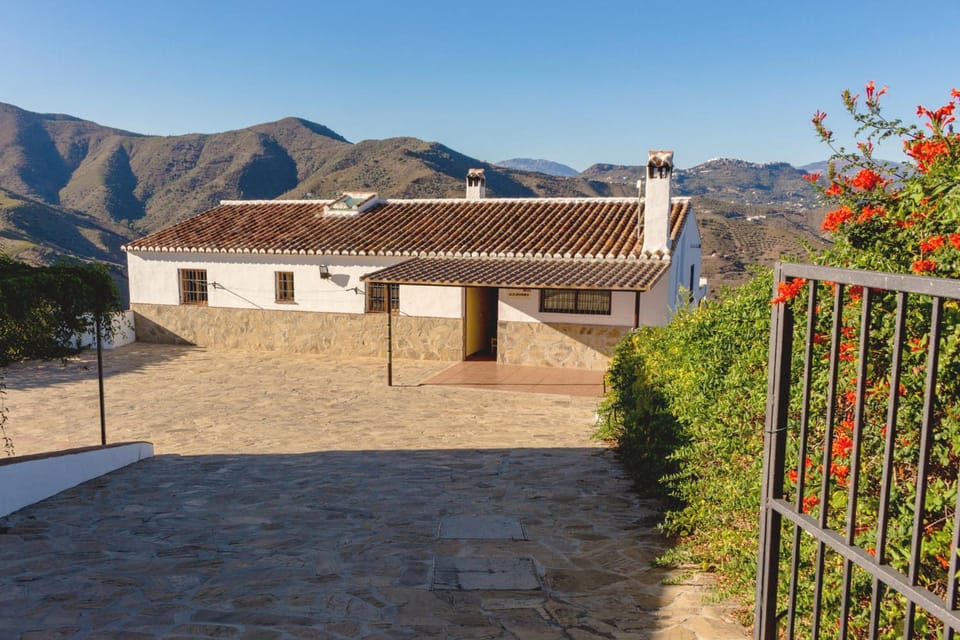 Property building, Natural landscape, Mountain view