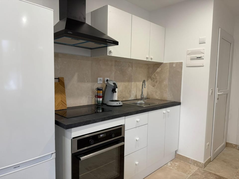 Kitchen or kitchenette, oven, stove