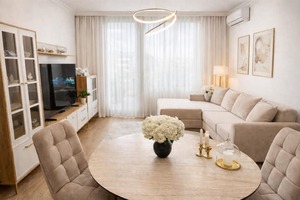 Living room, Decorative detail, Entertainment