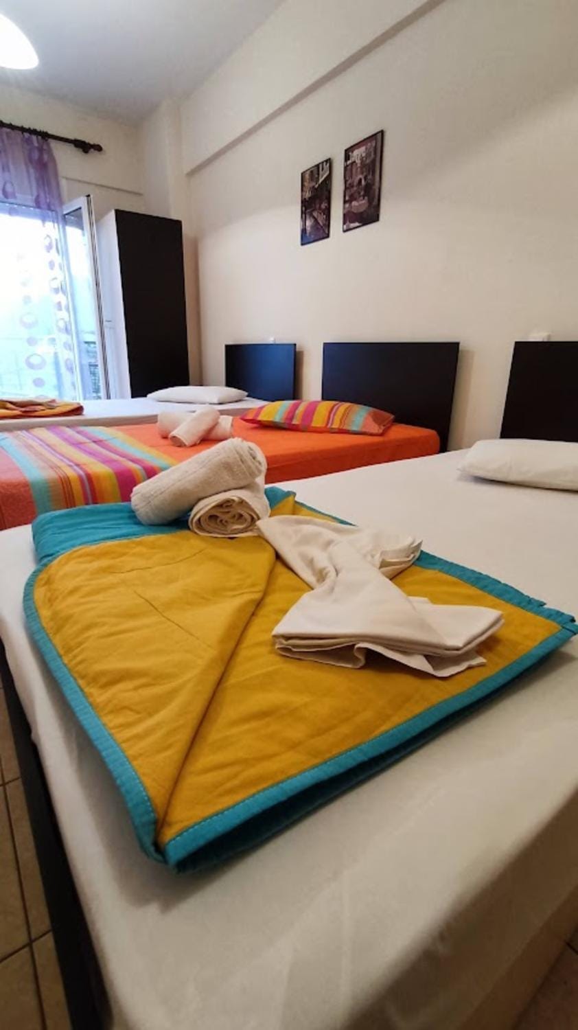 Bed, Bedroom, towels