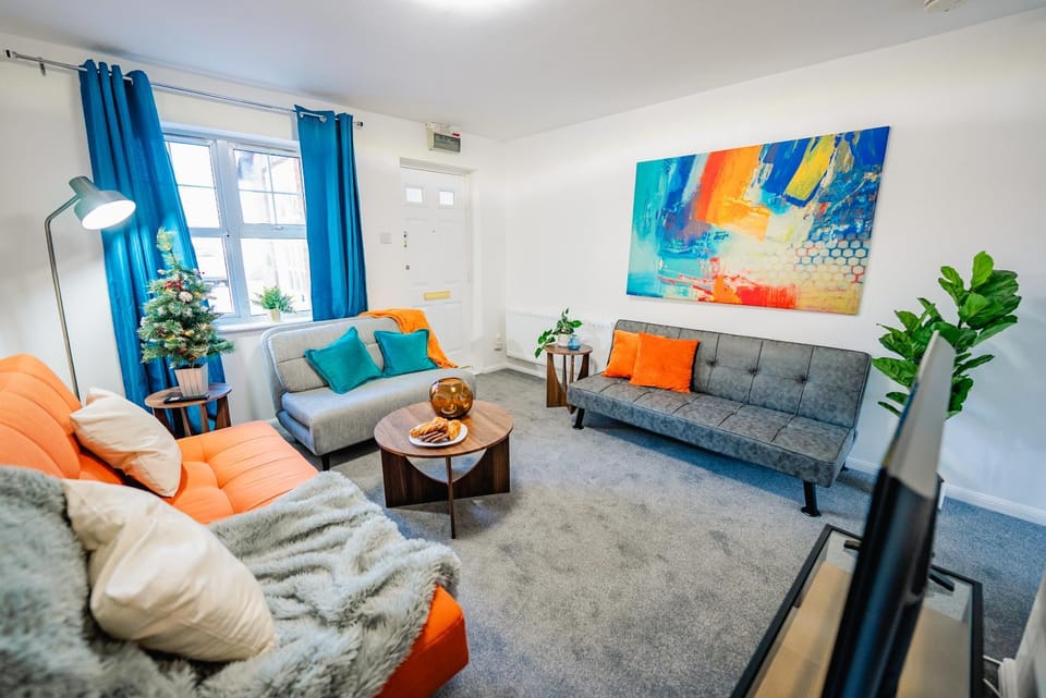 Communal lounge/ TV room, TV and multimedia, Seating area