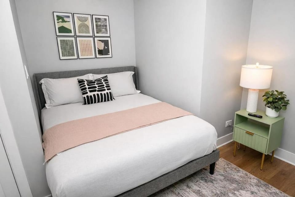 Cozy 3BR Chicago Garden Apartment Near Loyola & Downtown Apartment in Chicago