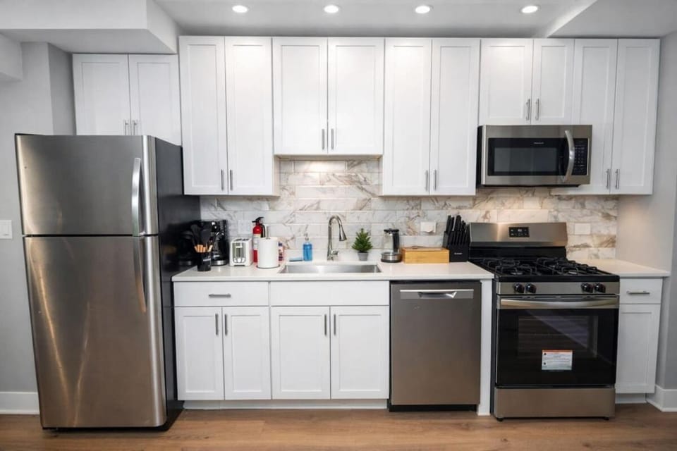 Cozy 3BR Chicago Garden Apartment Near Loyola & Downtown Apartment in Chicago