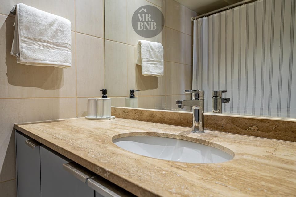 Bathroom, towels
