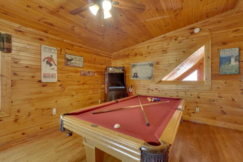 Family-Friendly Scenic Cabin w/ Hot Tub, 2 Mi Dtwn Cabin in Gatlinburg